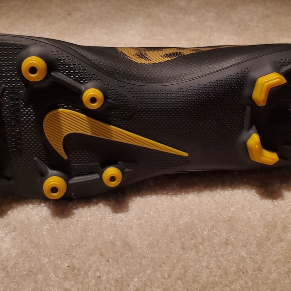 nike jr vapor soccer cleats - Picture 2 of 6